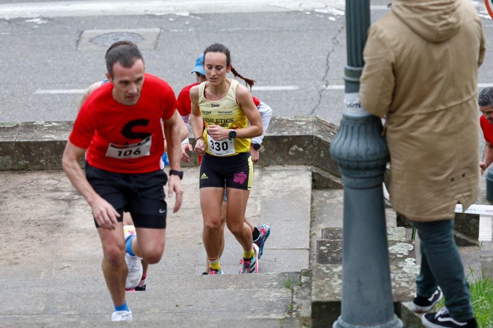Andrea Iglesias Carballido acadou a primera praza entre as mulleres onte.