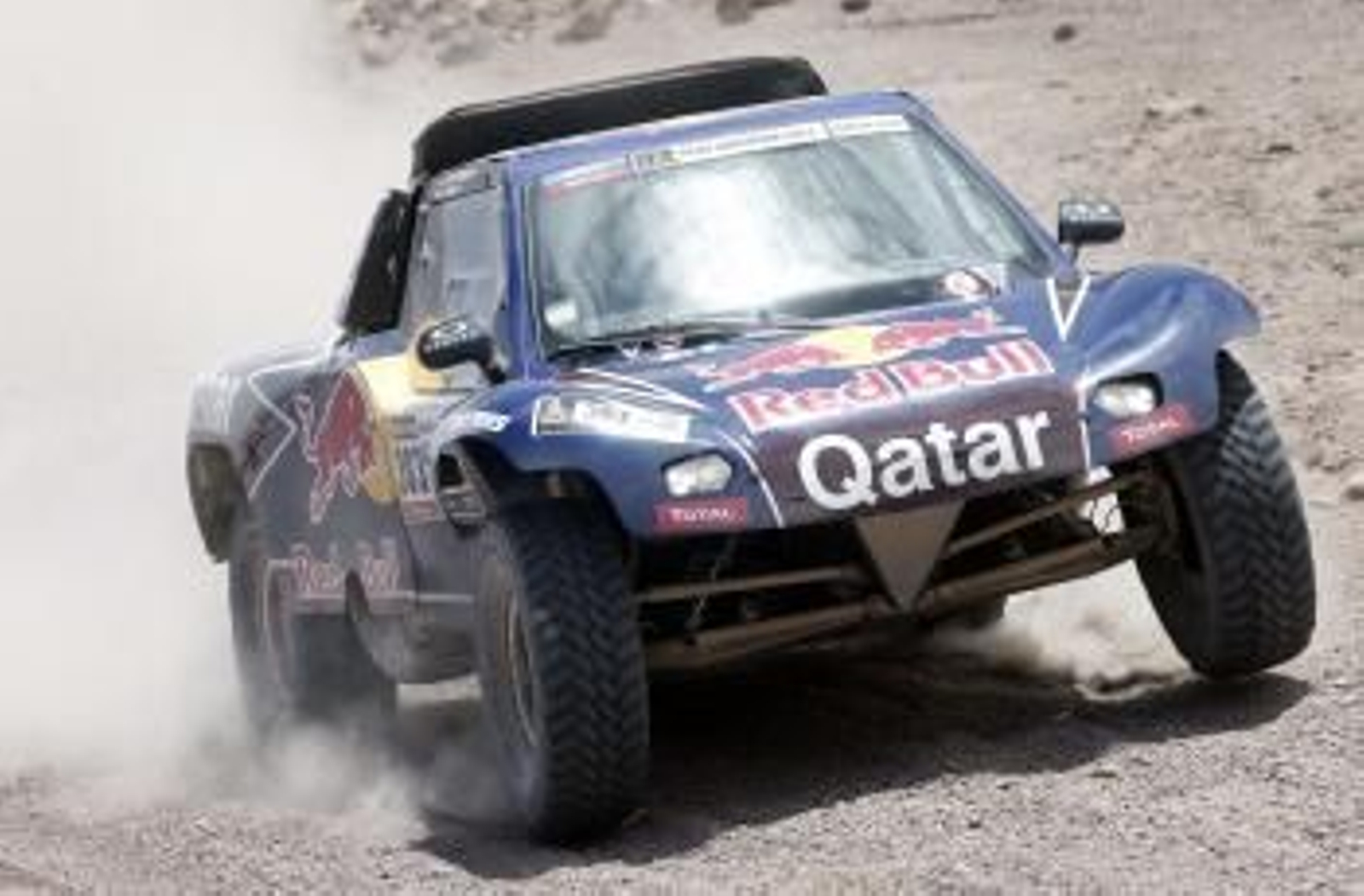 El piloto español Carlos Sainz conduce su vehículo (Foto: EFE)