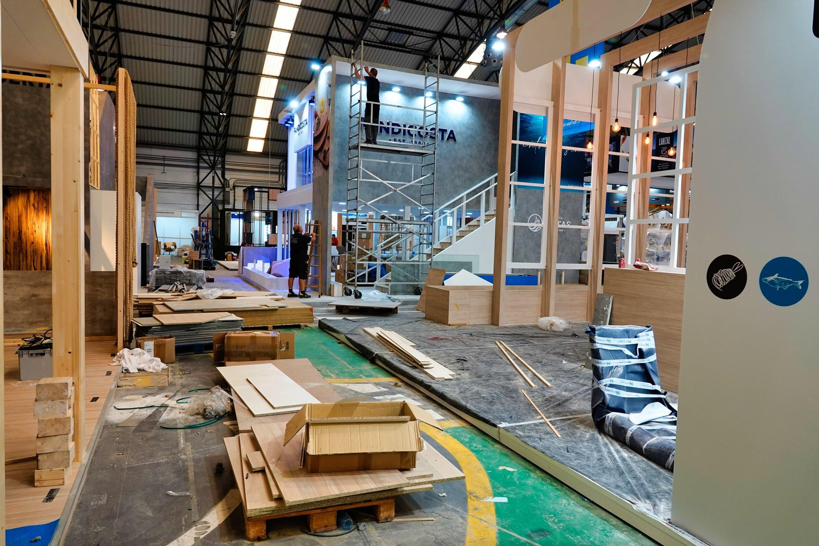 Montaje de la feria de Conxemar en el Ifevi.