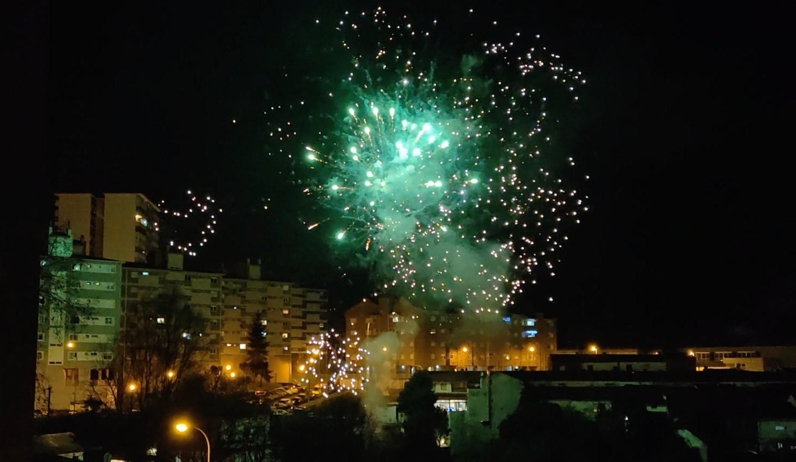 Los vigueses echaron fuegos artificiales en Fin de Año 2023. // Jorge Santomé