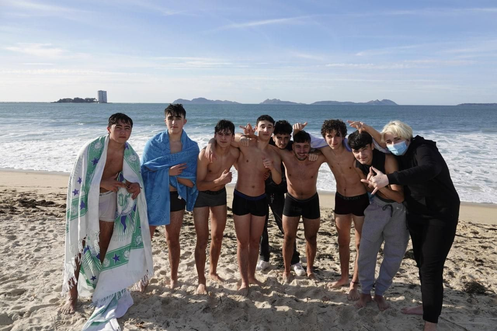 Fin de año con tiempo de verano en Vigo. Playa de Samil. // Vicente Alonso