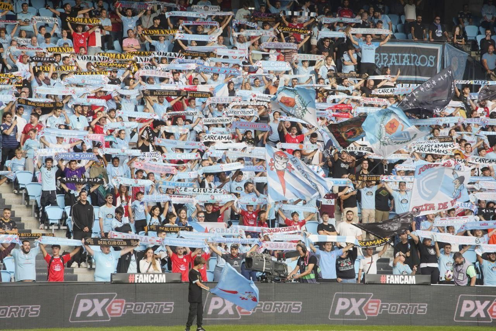 Aficionados celestes en el partido entre el Celta y el Alavés en Balaídos.