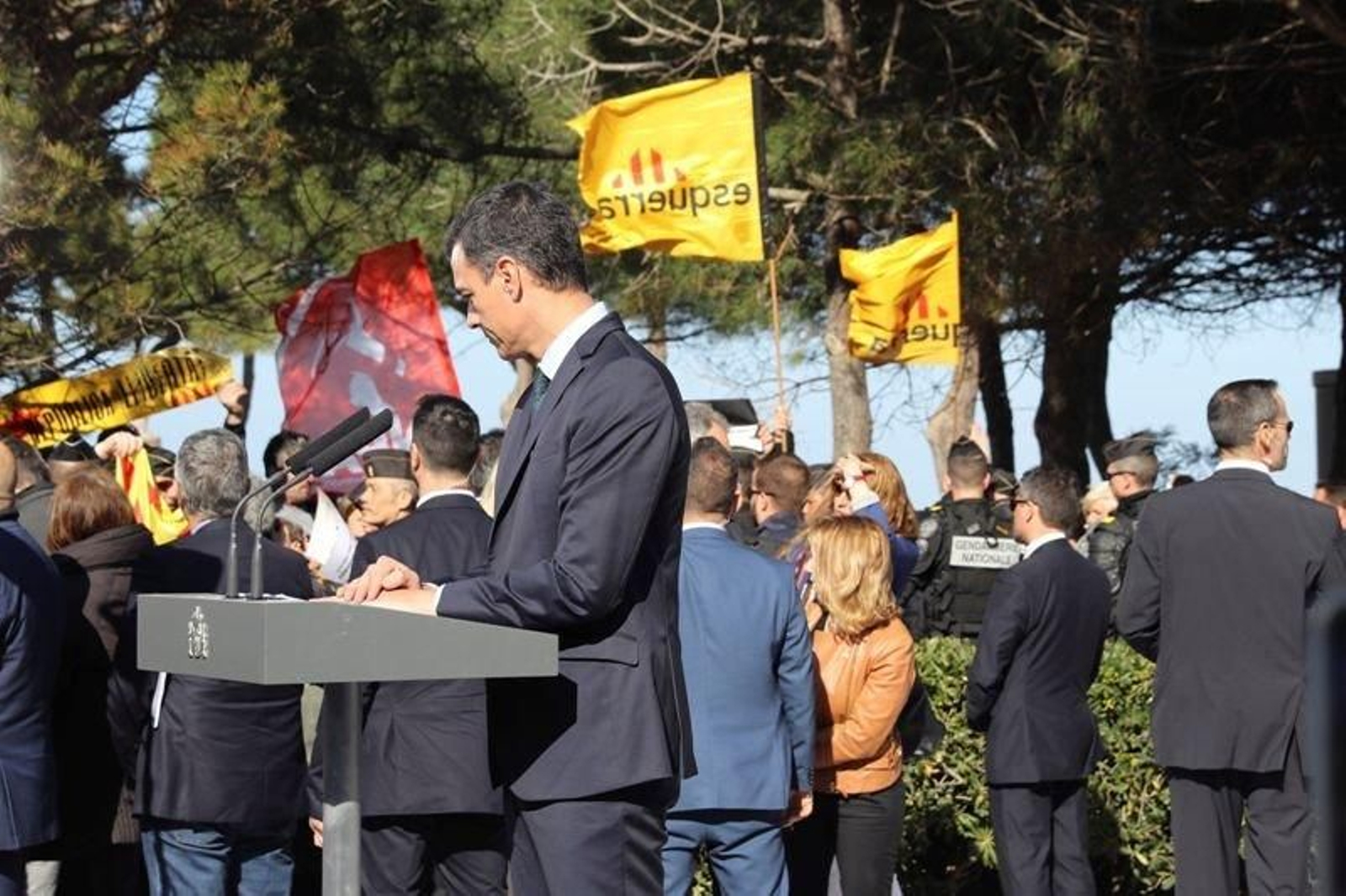 El discurso de Sánchez fue interrumpido por independentistas catalanes.