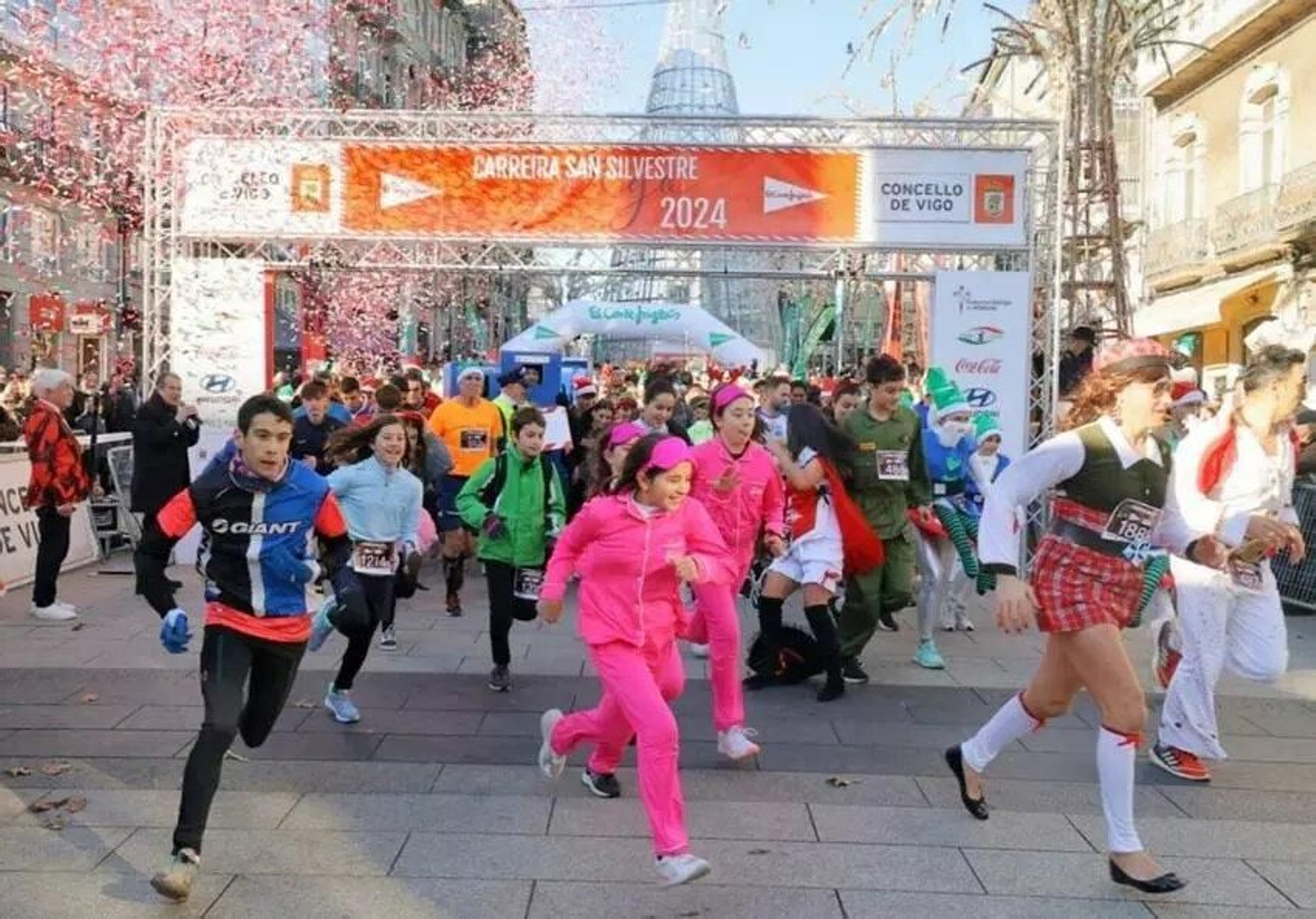 Galería | Vigo corre la San Silvestre 2024 entre multitud de disfraces