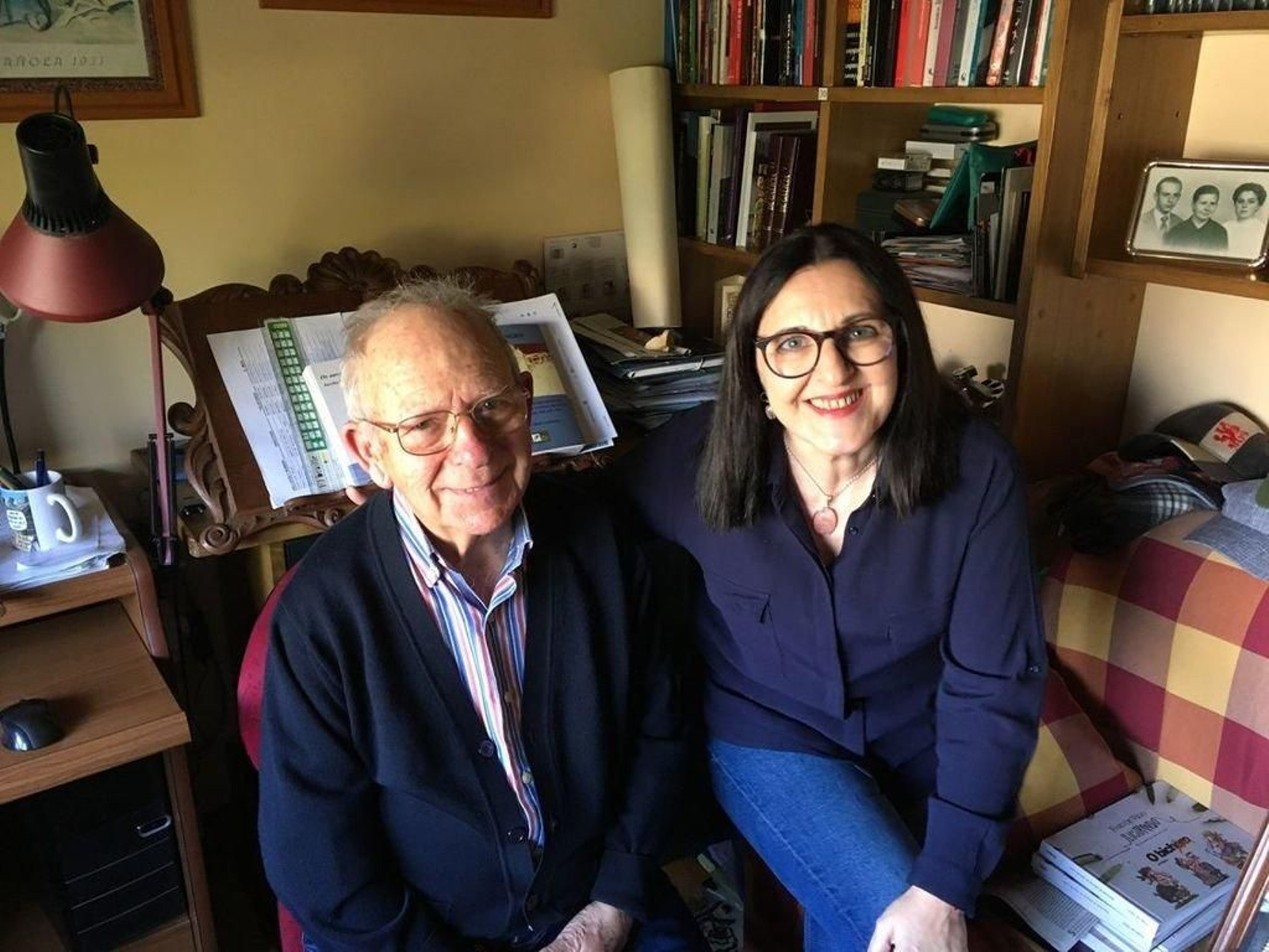 María Torres, con Telmo Comesaña, de la asociación de Memoria de 1936.