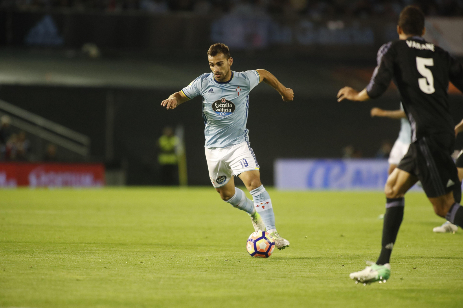 El canterano Jonny Castro es un asiduo al interés de otros equipos en cada mercado de fichajes.