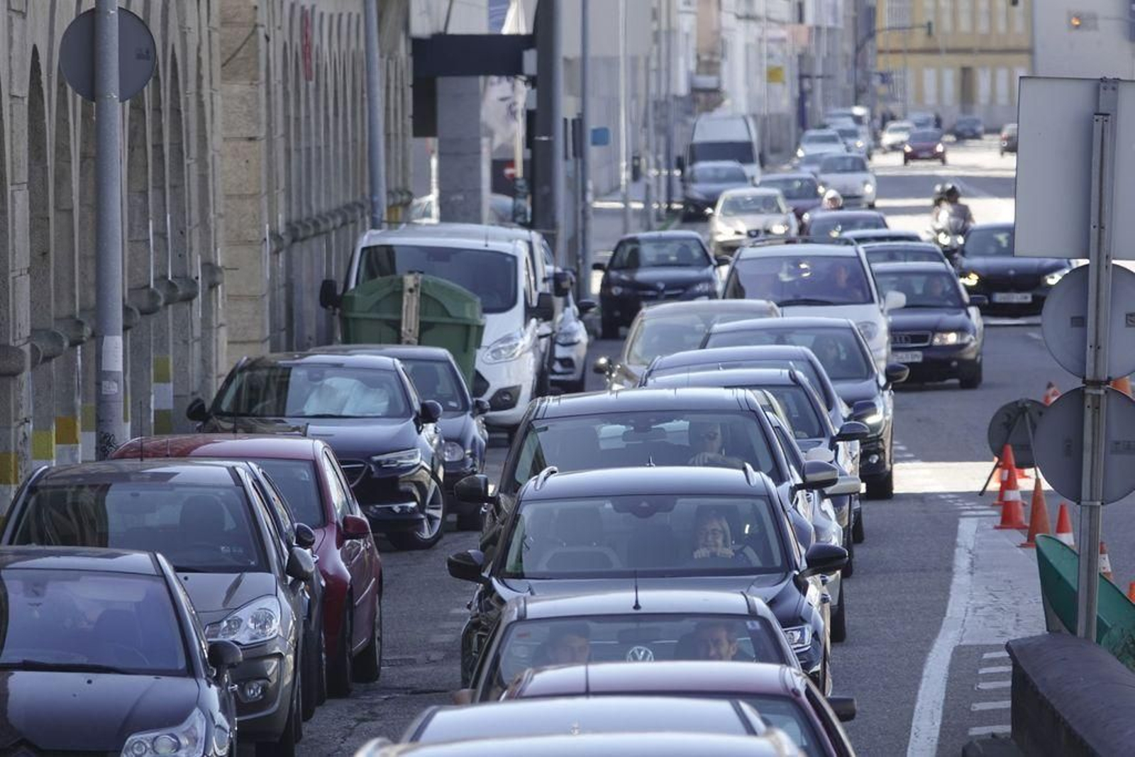 Los atascos de ayer en Beiramar y Marqués de Valladares con Carral por el cierre del túnel.