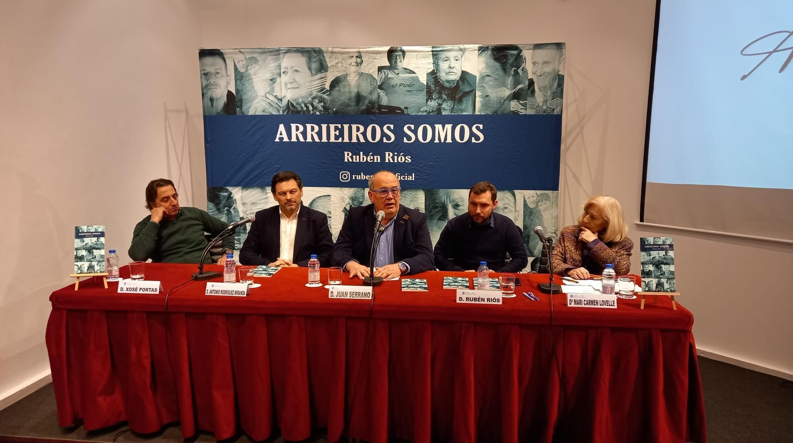 Imagen de la mesa presidencial en la presentación en Madrid