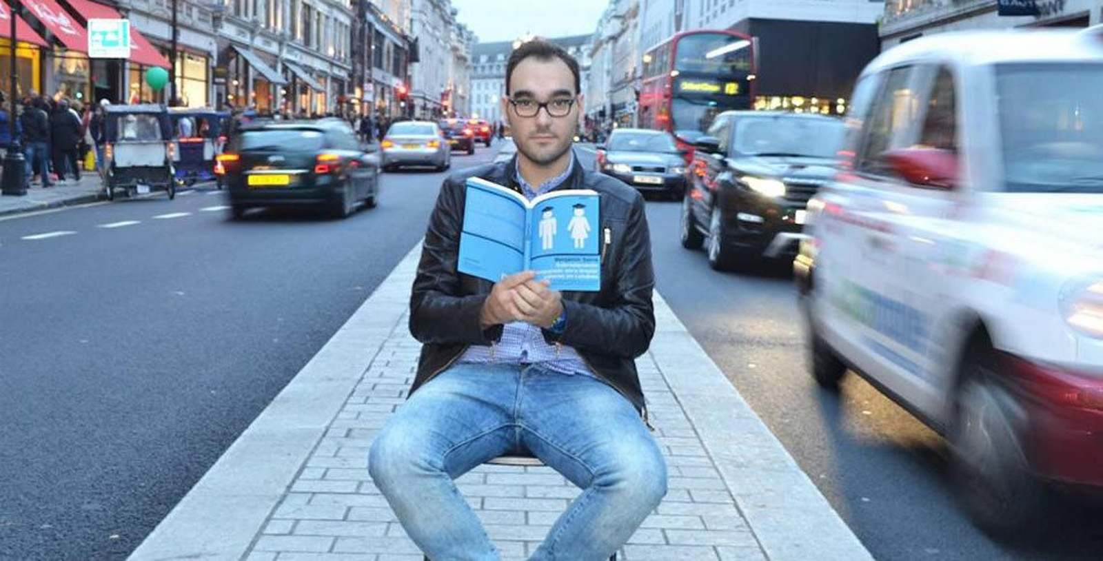 Benjamín Sierra presenta su libro "Sobradamente preparado para limpiar váteres".