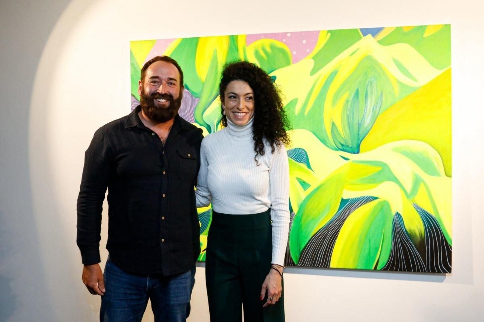 Elena Alonso, con el marinero influencer, Rogelio Santos Queiruga, con quien se embarcó.