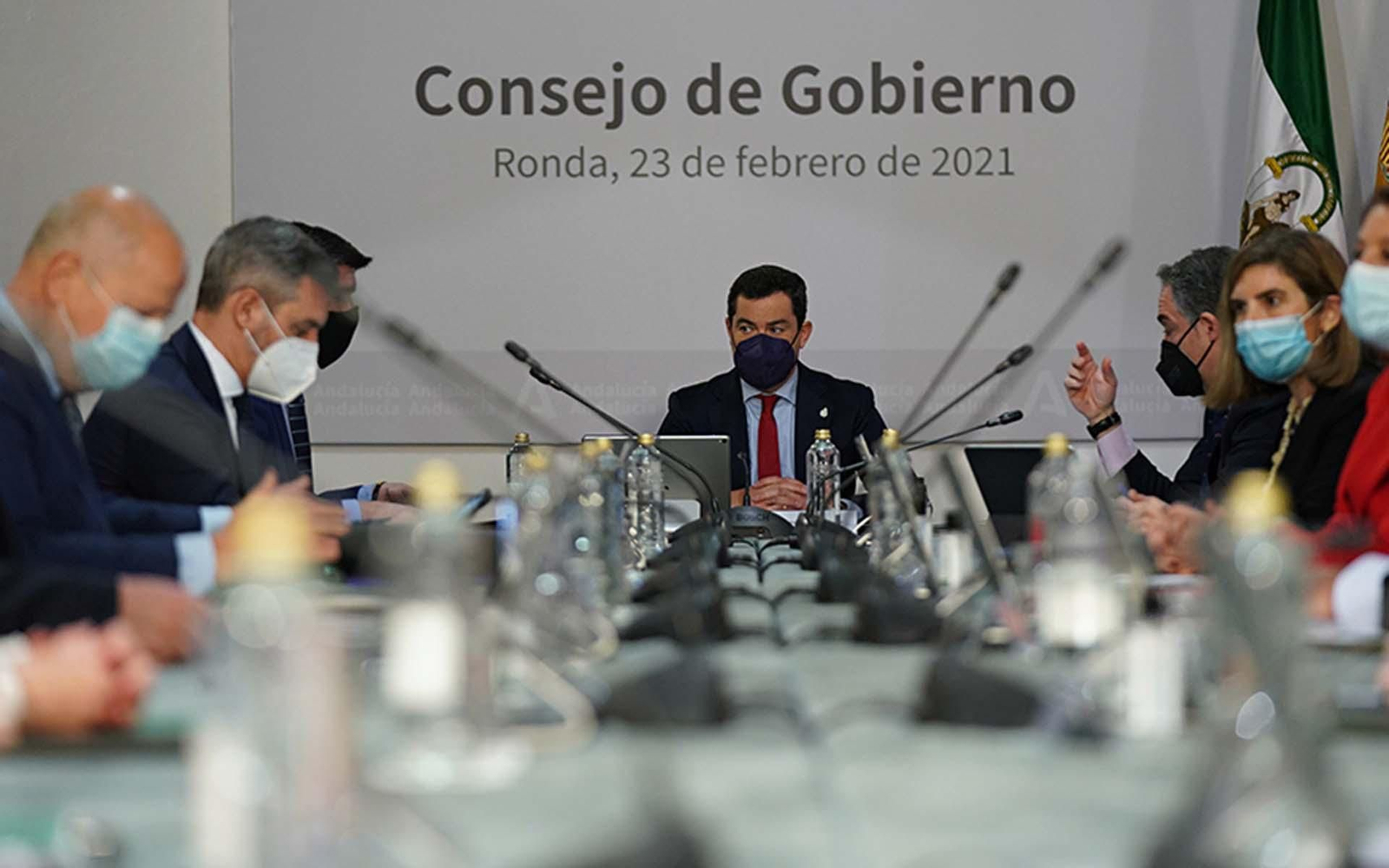 Juanma Moreno presidió la reunión del Consejo de Gobierno celebrada en el Ayuntamiento de Ronda