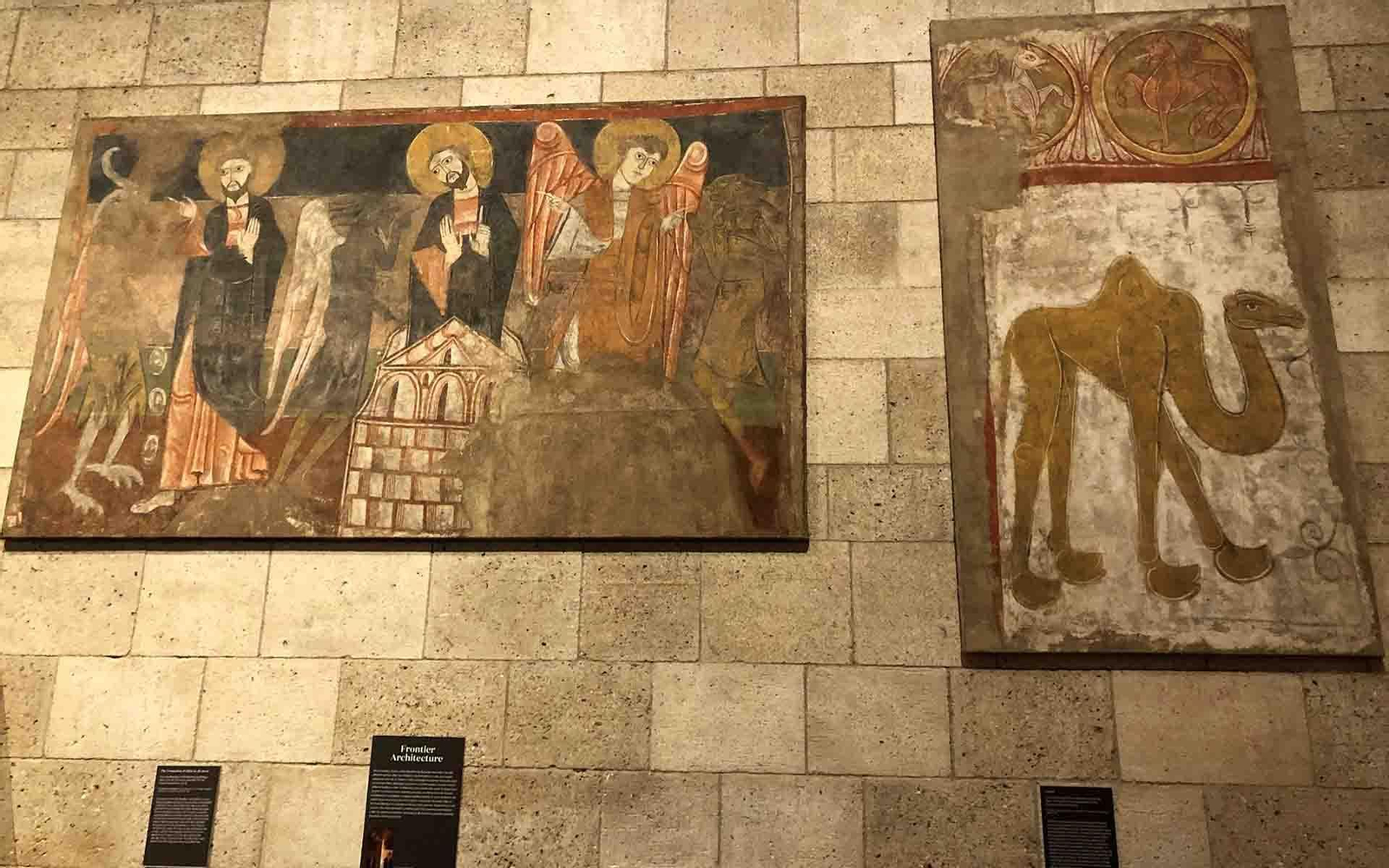 Vista de dos de los frescos de la ermita mozárabe de San Baudelio de Berlanga en Soria (España). EFE/Javier Otazu