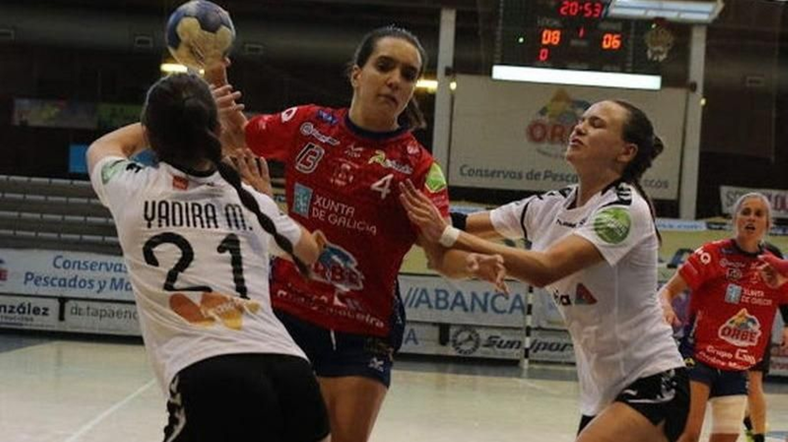 Ana Alonso ejerce de preparadora física y jugadora del primer equipo.