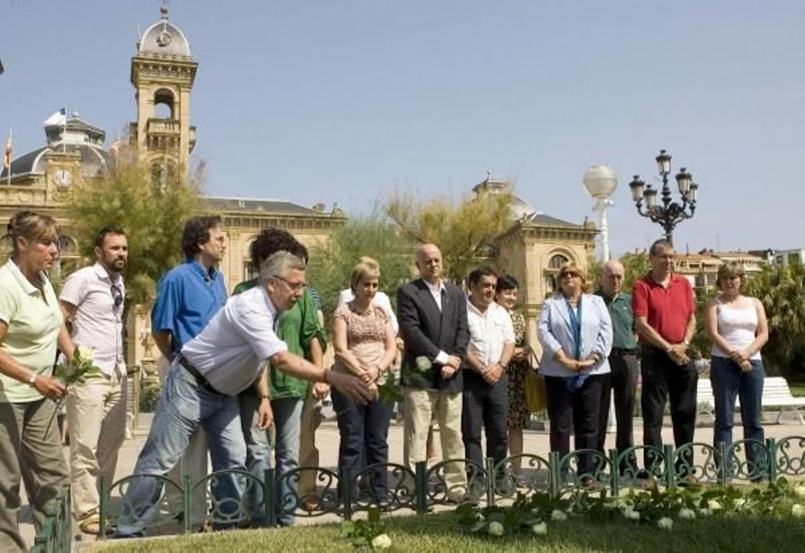 Un momento del homenaje a las víctimas de De Juana.