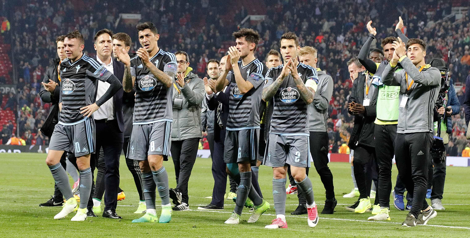 Las mejores imágenes del partido de vuelta entre Manchester United y Celta (1-1). // J.V. Landín