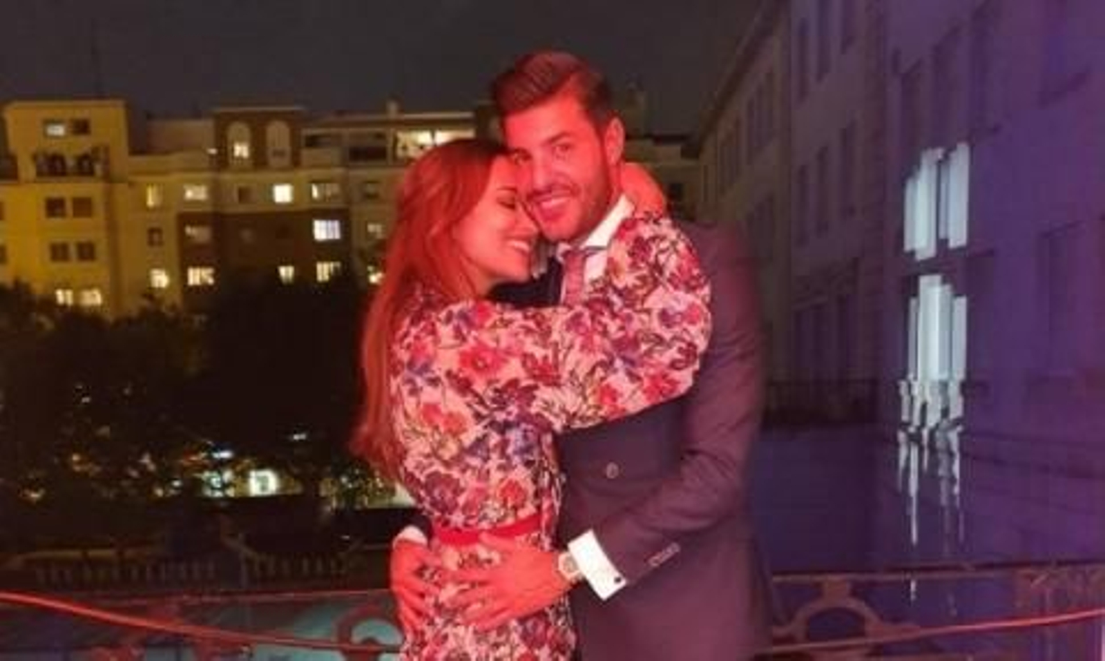 Titular	Paula Echevarría felicita a su Miguel "favorito" con una romántica fotografía de los futuros papás