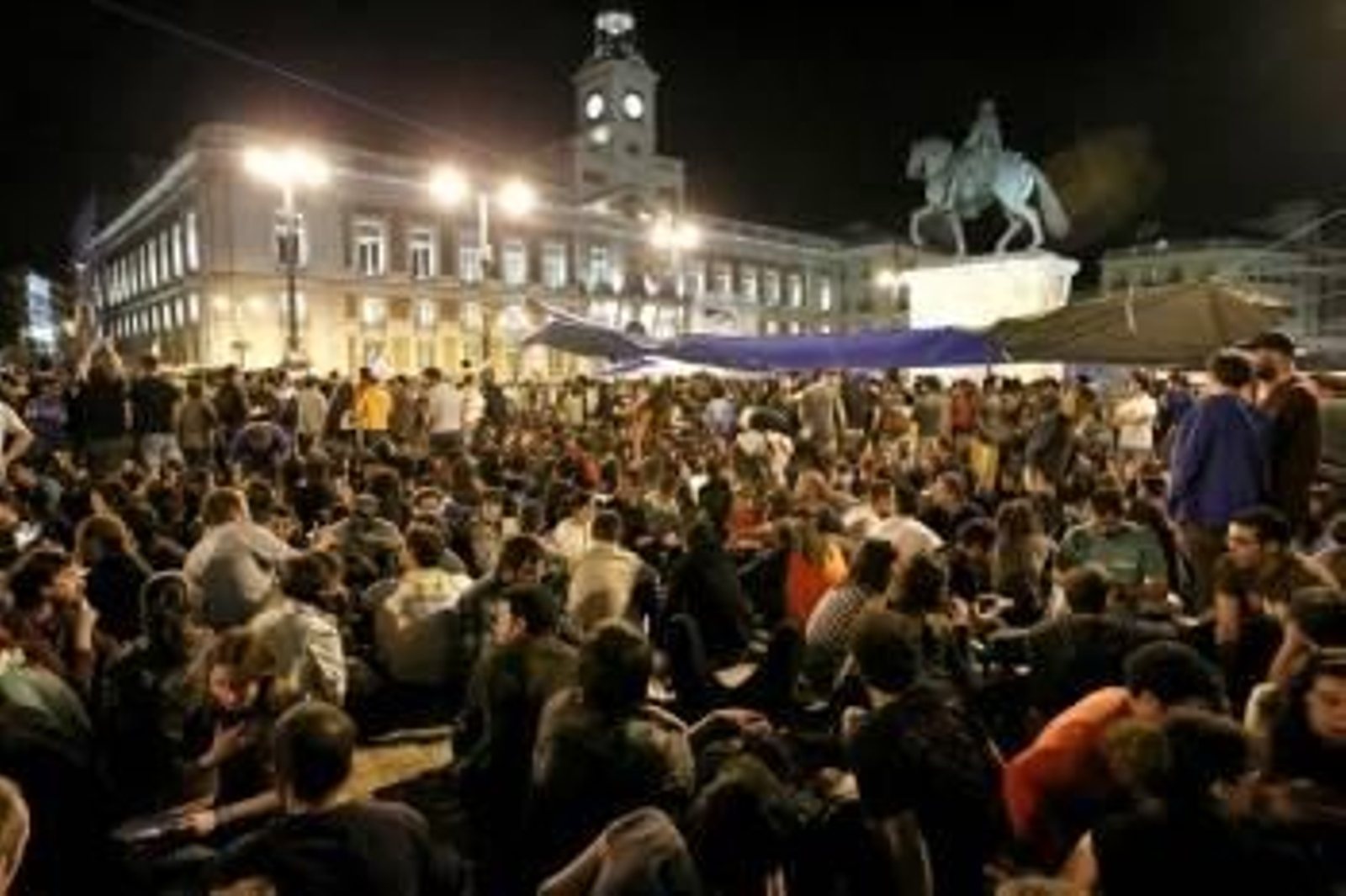 Más de 10.000 personas concentradas en la Puerta del Sol de Madrid. Foto: EFE