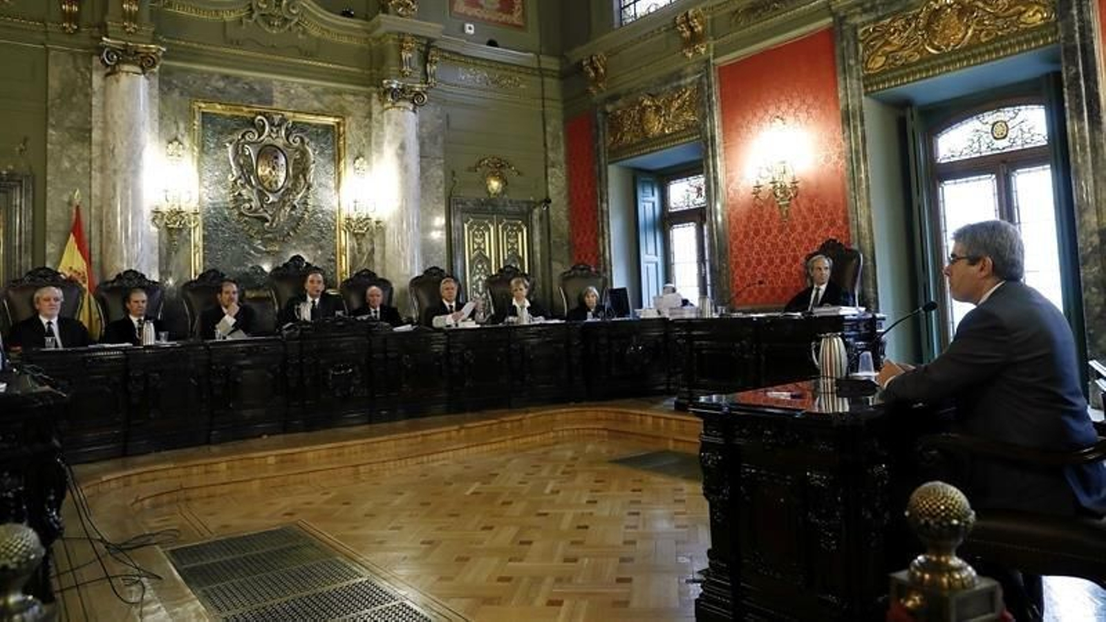 El portavoz del PDeCAT en el Congreso y exconseller de Presidencia de la Generalitat de Cataluña, Francesc Homs (d), en el Tribunal Supremo