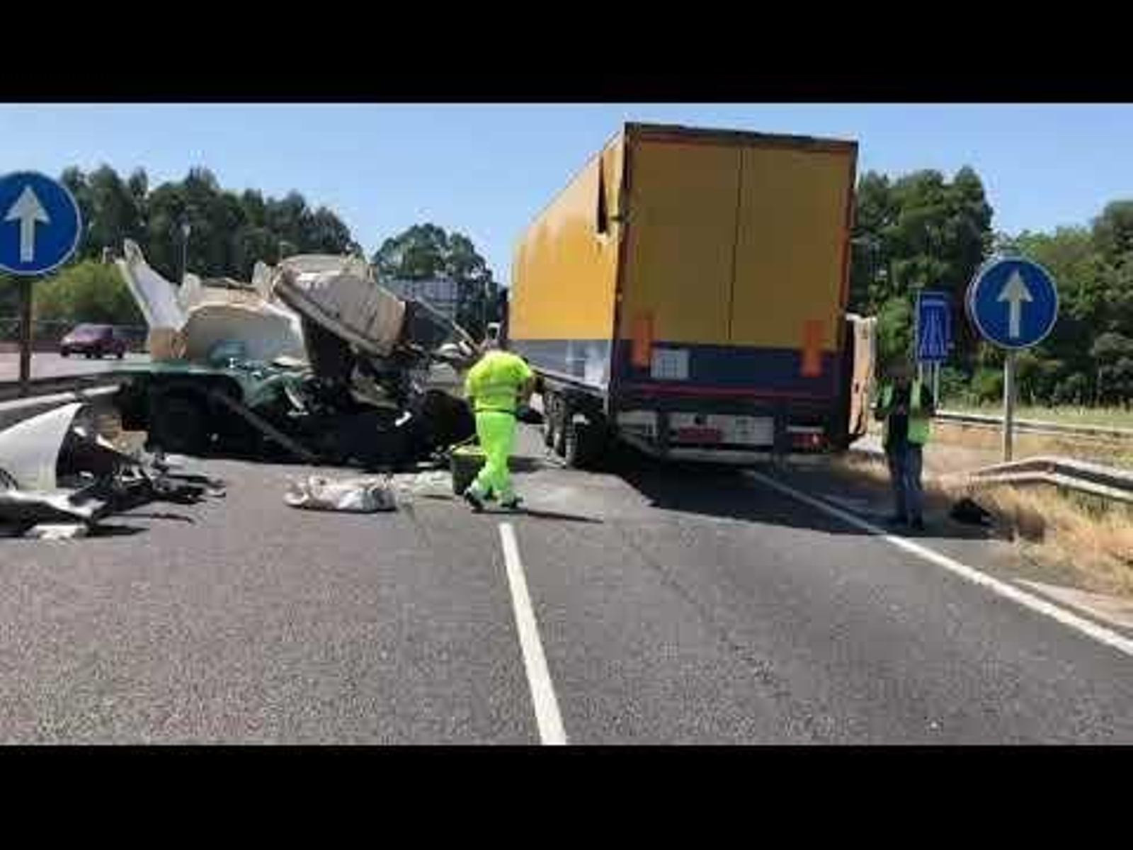 Cortada la autovía en Tui por la colisión de dos camiones