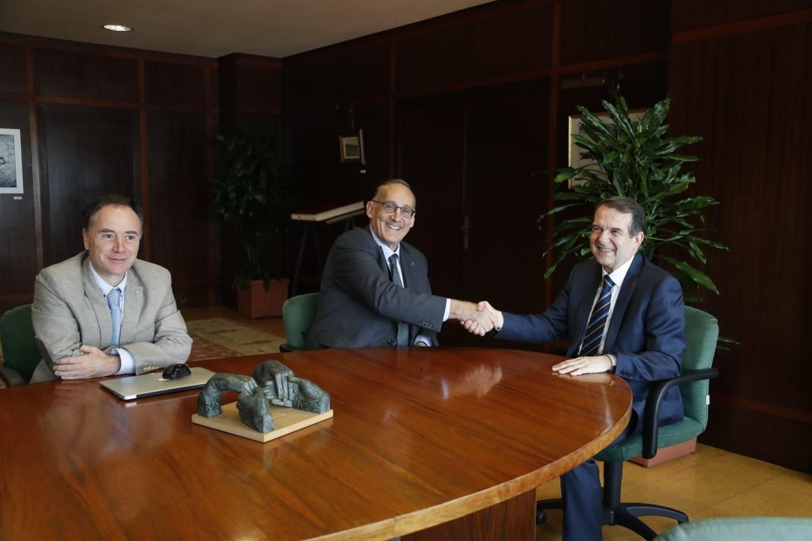 Alcalde y rector se reunieron esta mañana para ultimar el acuerdo // JV Landín