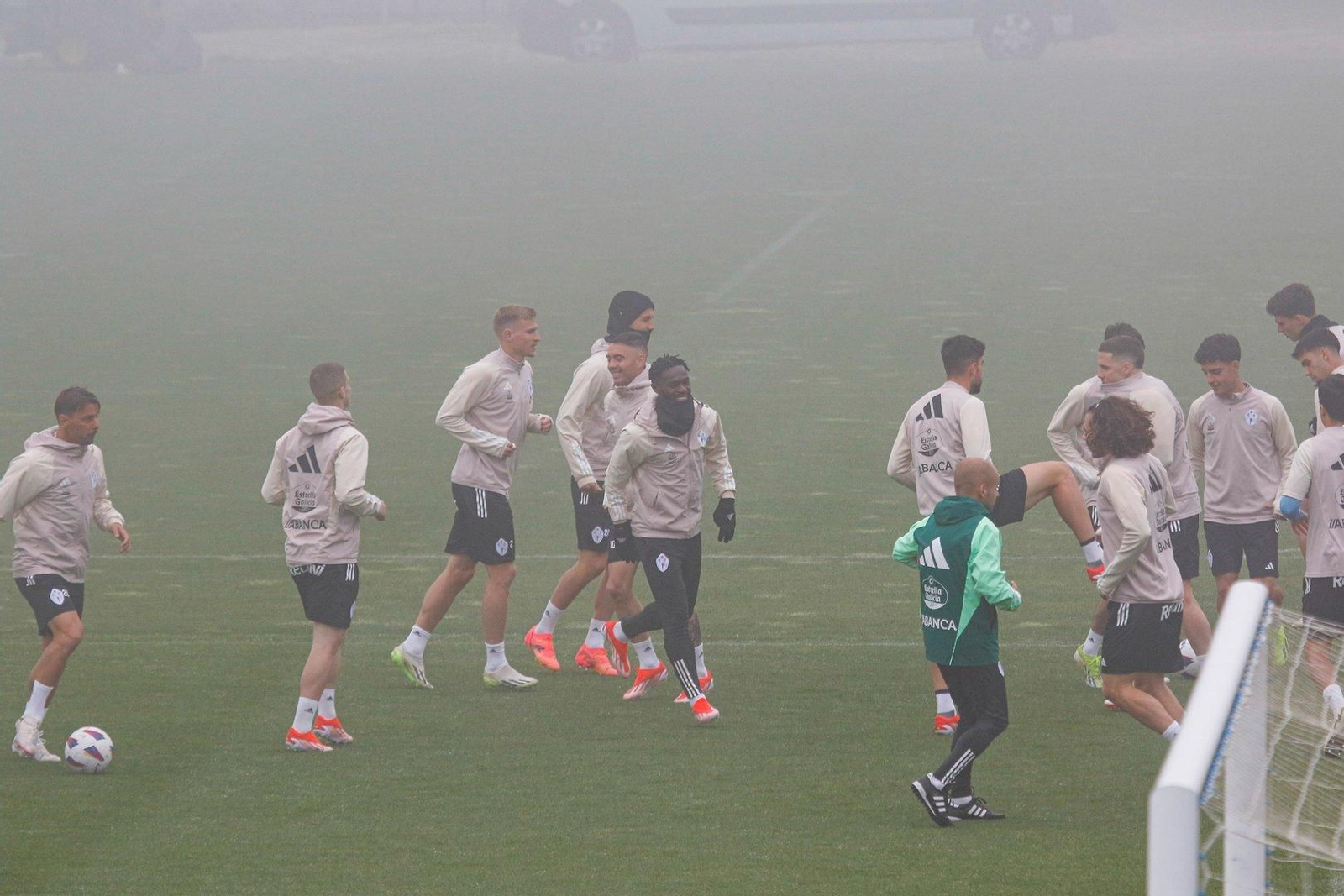Los jugadores del Celta realizaron su último entrenamiento en Afouteza antes de viajar al País Vasco.