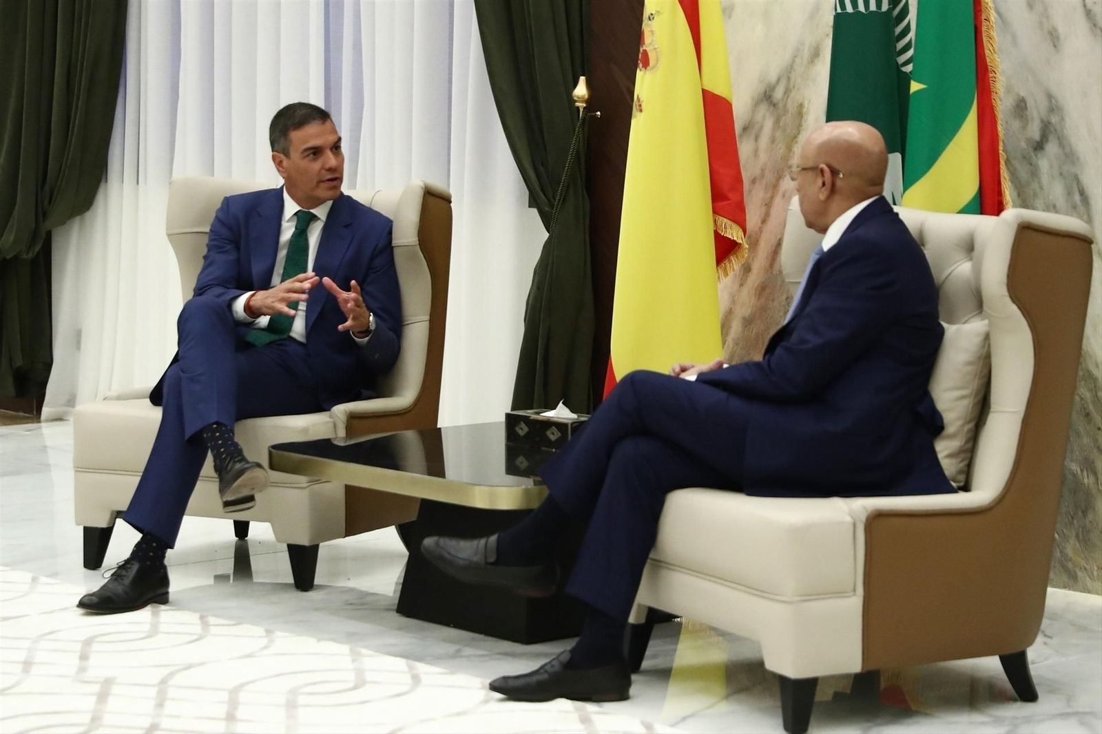 Pedro Sánchez,  junto al presidente de Mauritania, Mohamed Uld Ghazuani en Nuakchot