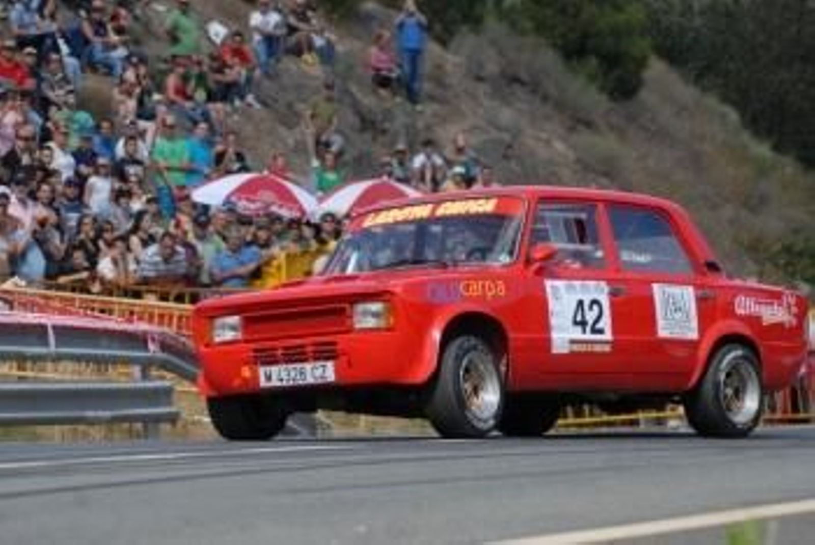 El asturiano Jesús Álvarez, detrás de otro participante antes de tomar la salida. (Foto: El Progreso)