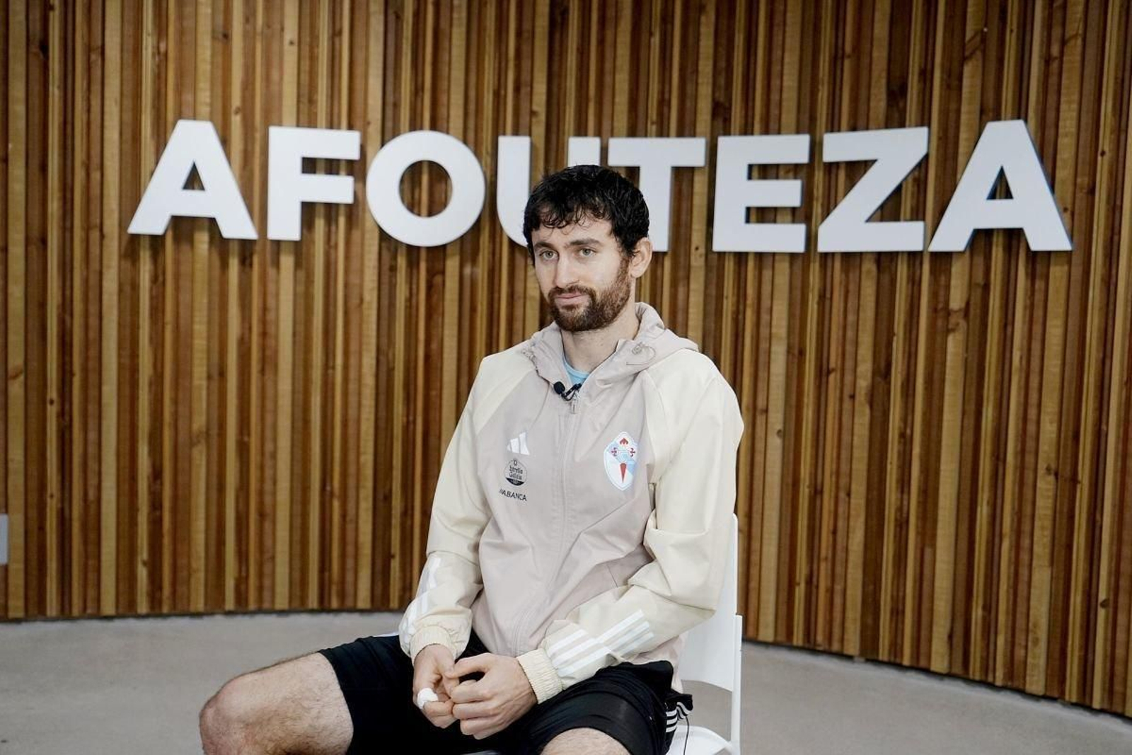 Luca de la Torre, ayer, tras el entrenamiento del Celta en las instalaciones de la ciudad deportiva de Mos.