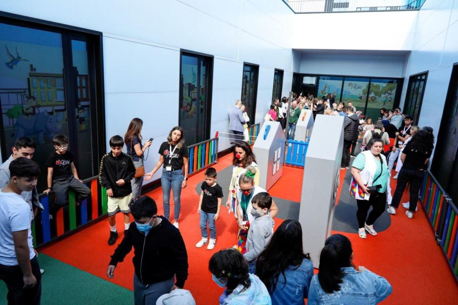 Los pequeños estrenaron el parque ayer en el momento de la inauguración.