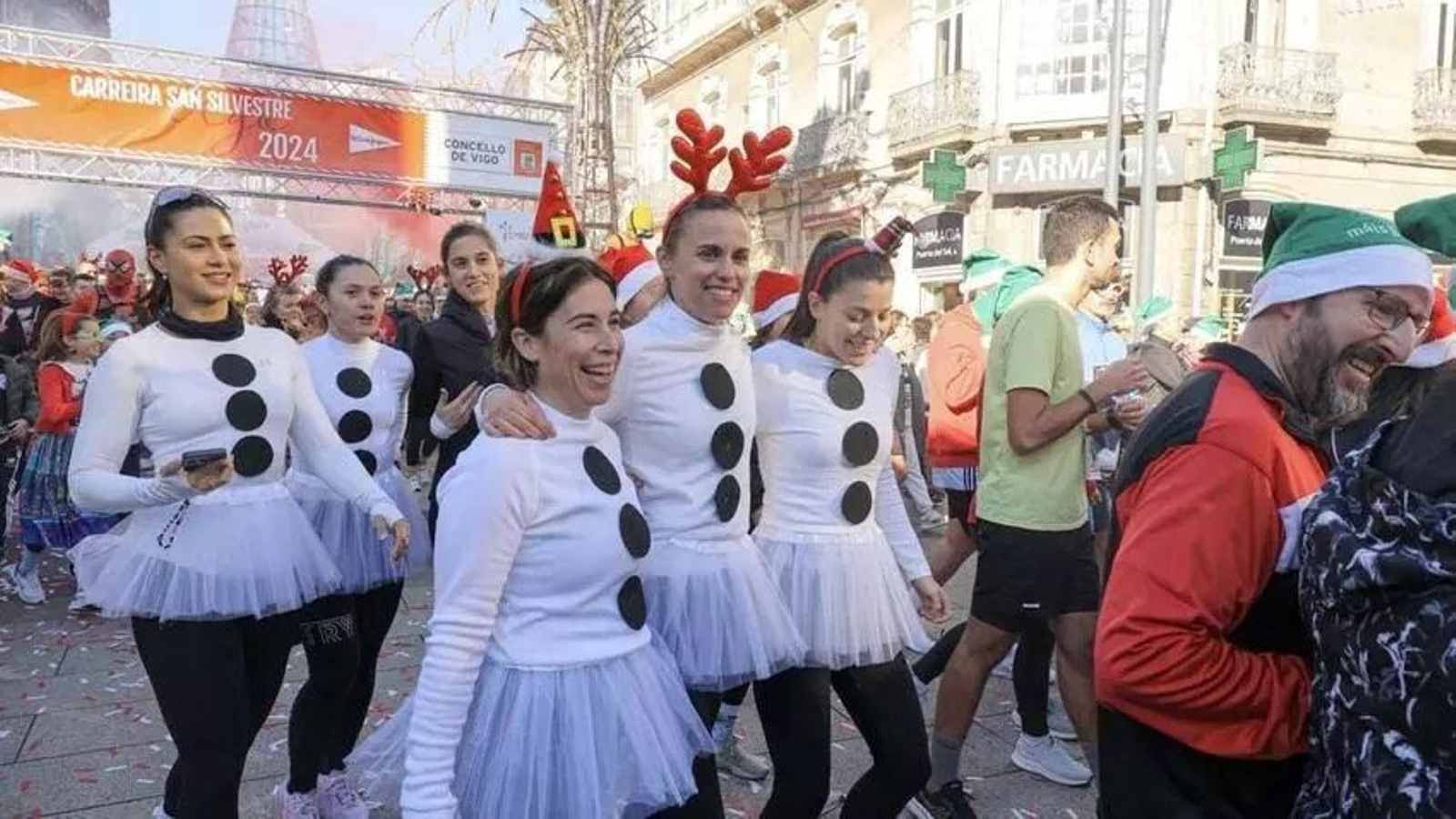 Galería | Vigo corre la San Silvestre 2024 entre multitud de disfraces