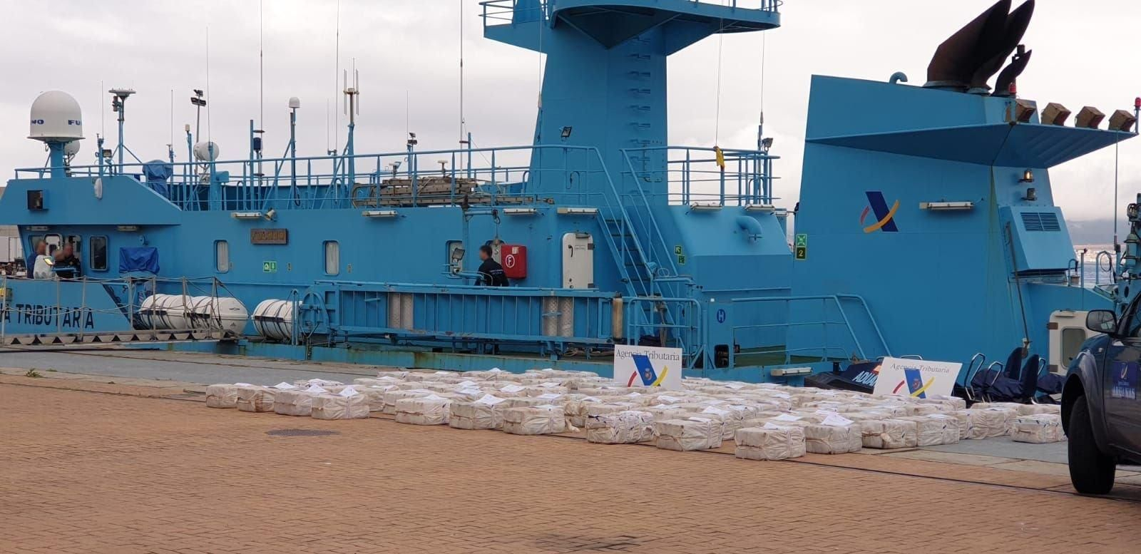 Descarga de cocaína en Vigo // J.V. Landín