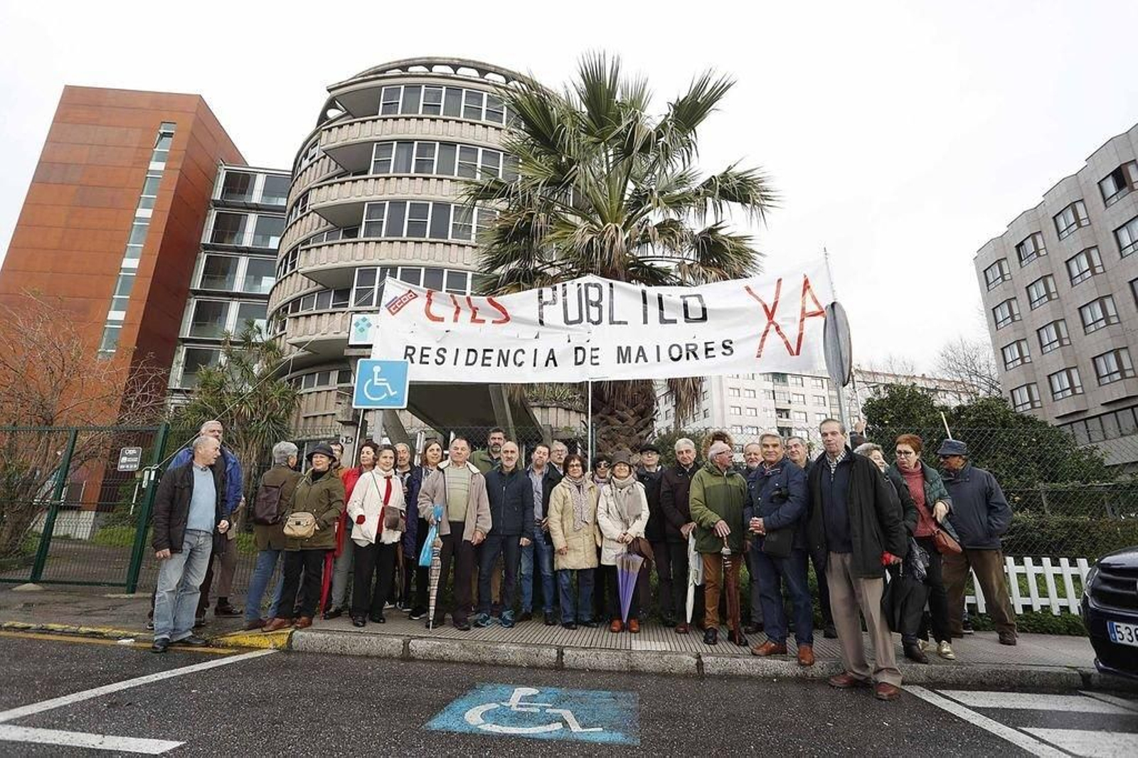 Una de las manifestaciones ante el antiguo sanatorio Cíes, pidiendo su cesión.
