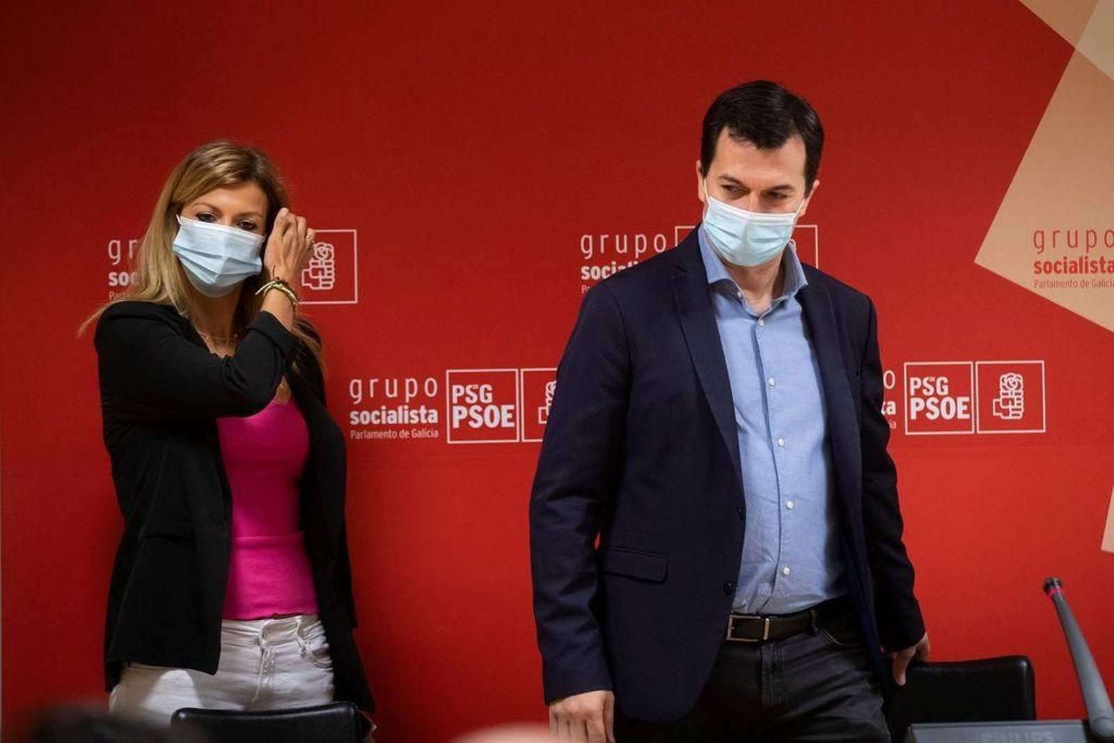 Marina Ortega, con Gonzalo Caballero en una rueda de prensa del PSdeG.