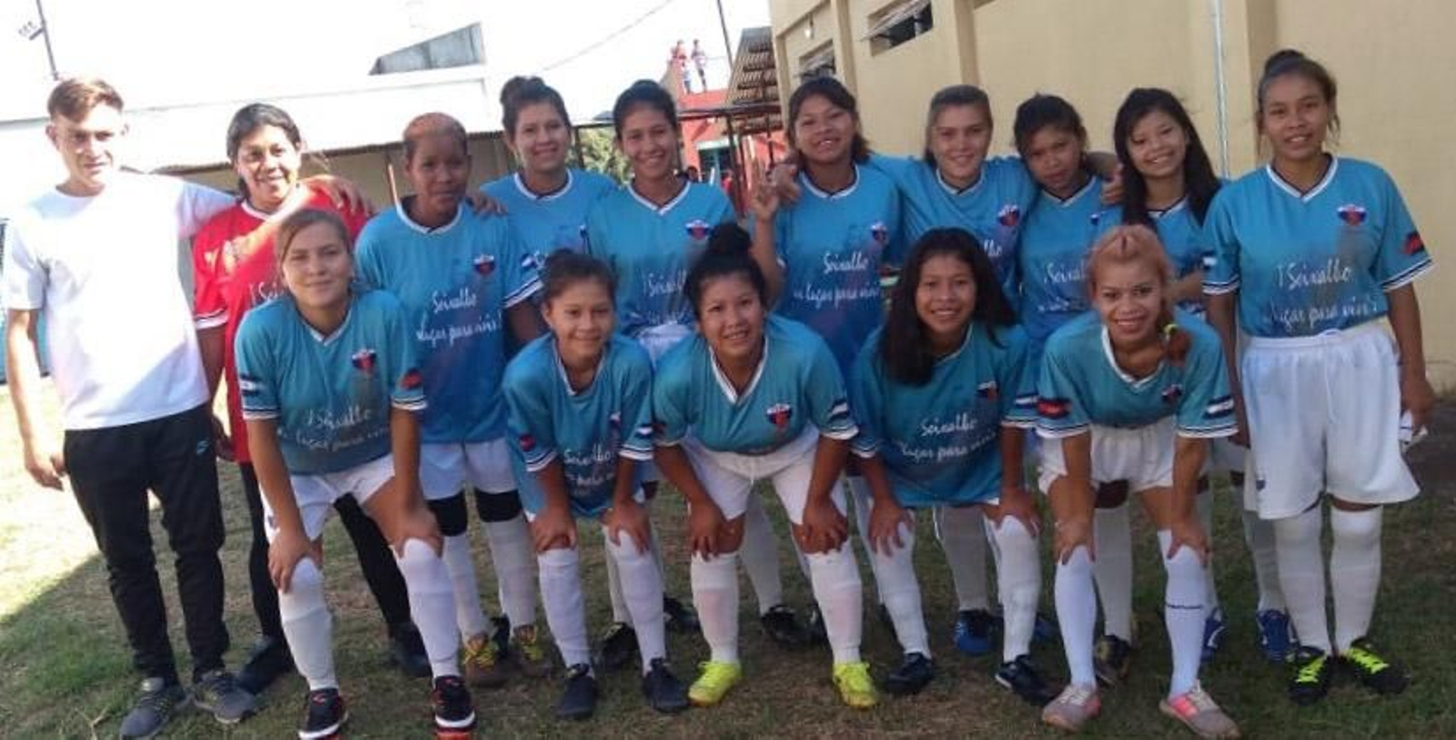 Las componentes del Tekoa Peruti, con sus nuevas equipaciones