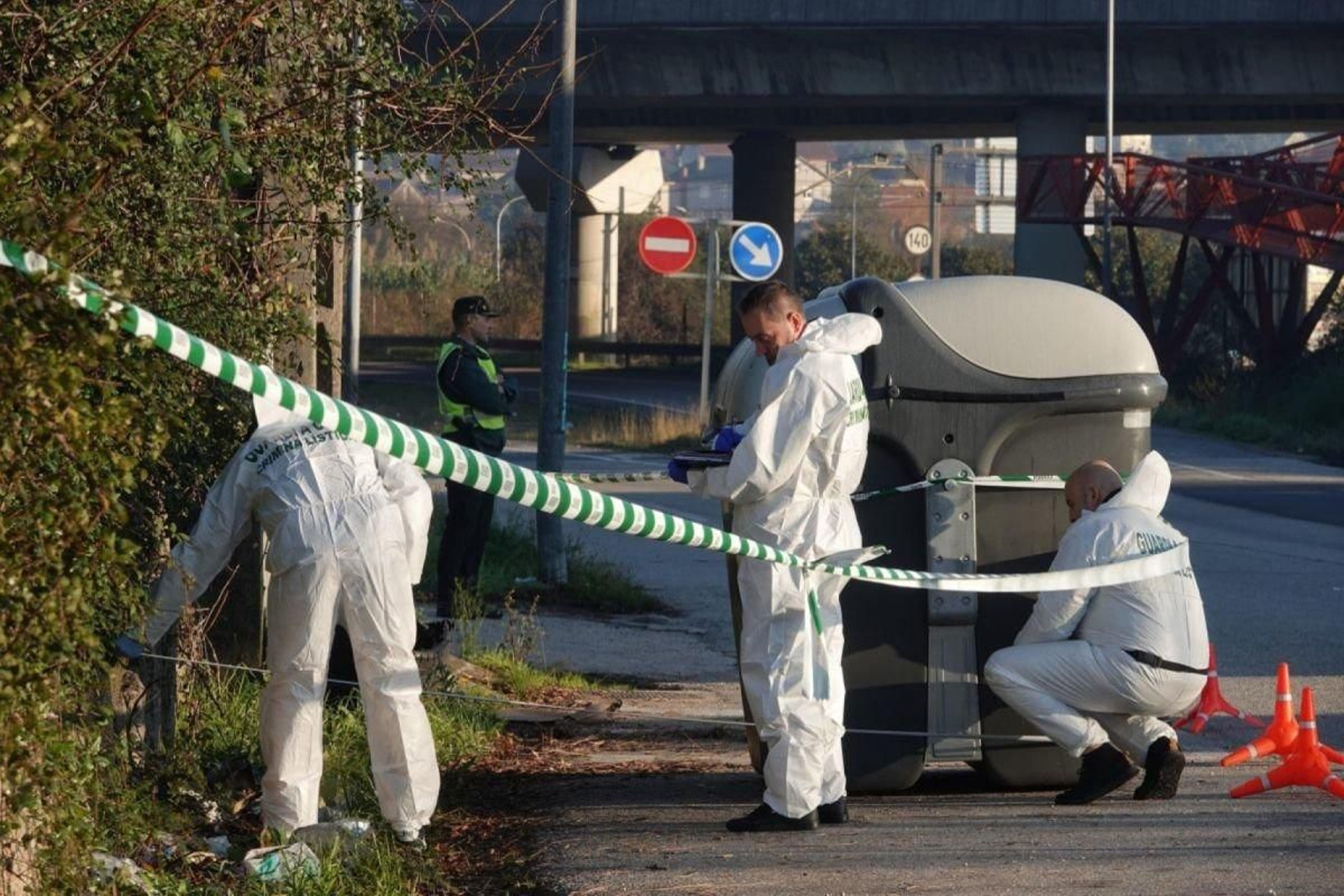 El cuerpo apareció detrás de un contenedor en Porriño en noviembre.