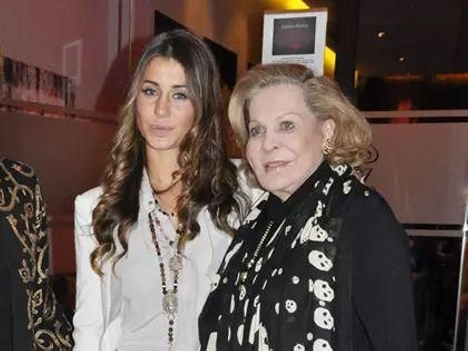 Elena Tablada, en una imagen de archivo con su abuela, Elena