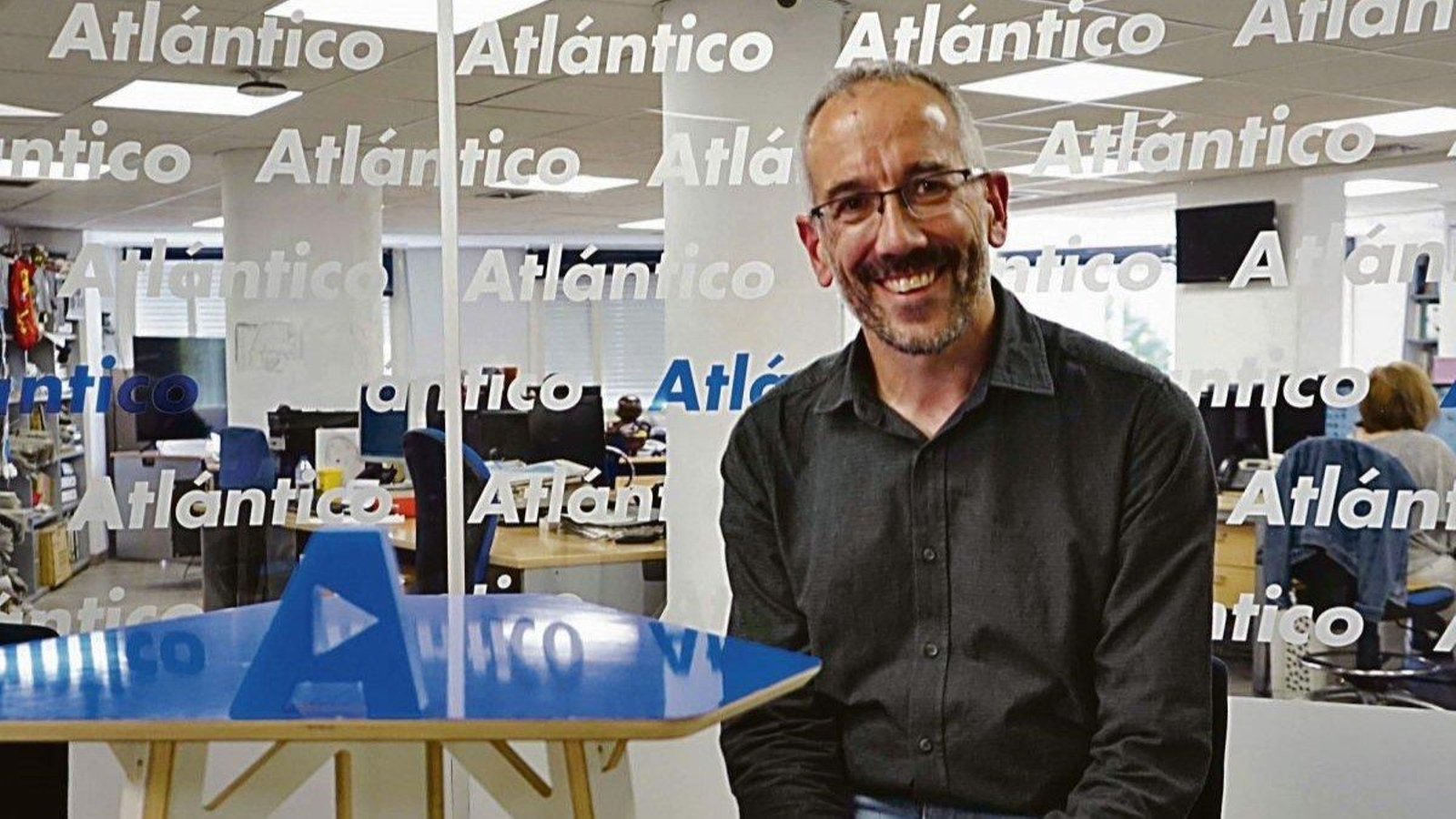 José Manuel López Vilariño en el set de TV de Atlántico.