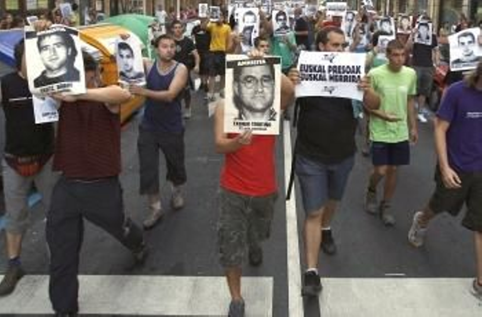 Marcha de proetarras a favor de los presos de la banda terrorista.