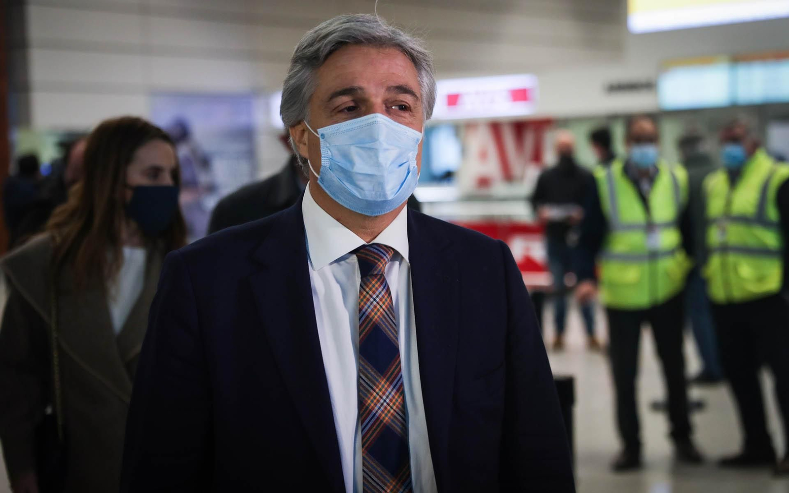 Francisco Bustillo próximo canciller de Uruguay, es visto a su llegada en el aeropuerto de Montevideo (Uruguay). EFE/Federico Anfitti