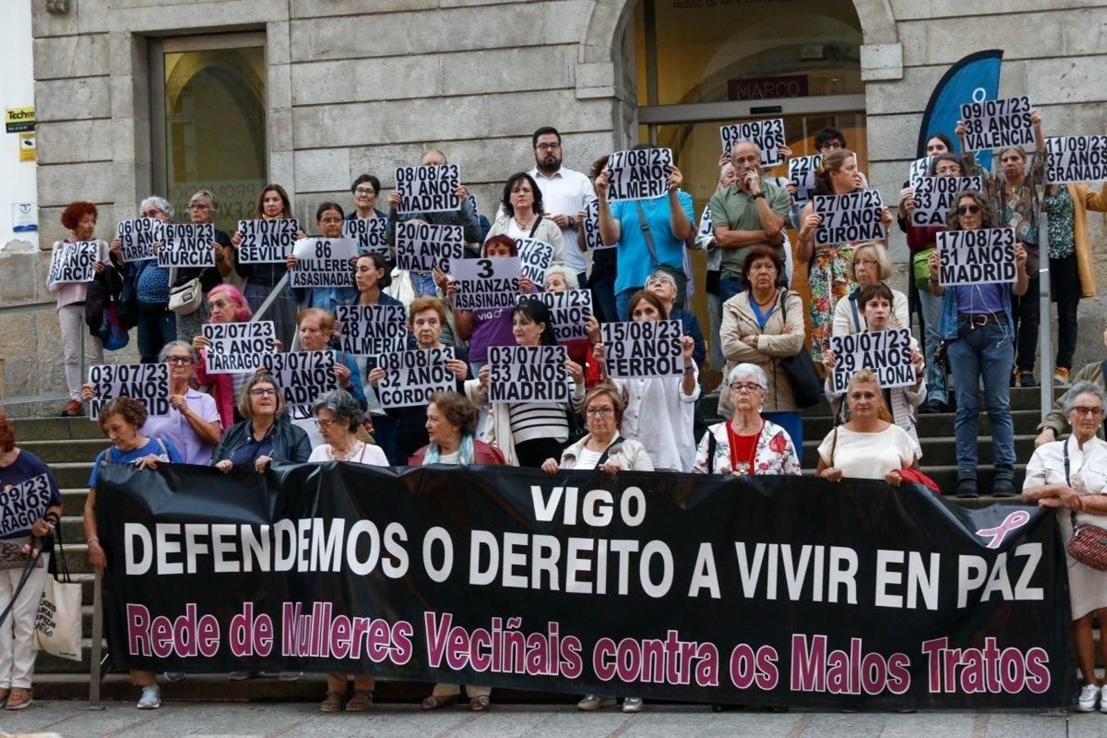 La Rede de Mulleres se concentra cada jueves en la ciudad en repulsa de la violencia machista.