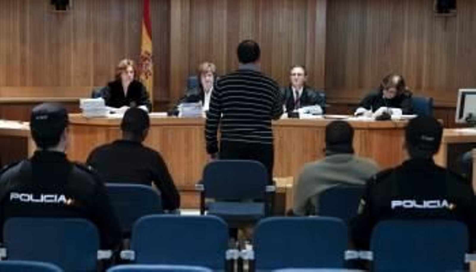 Los dos acusados, en el banquillo, durante la declaración de uno de los secuestrados, el 28 de enero. (Foto: ARCHIVO)