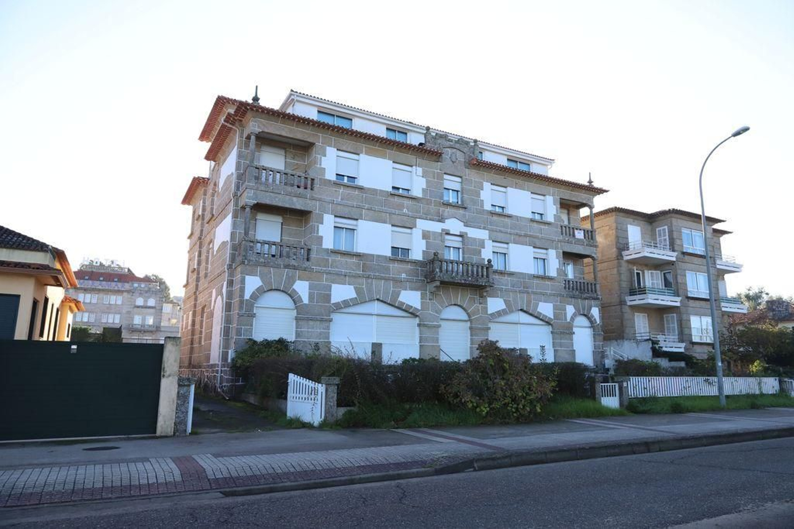 El antiguo 'Hotel Playa América' anexo al desaparecido 'Pabellon Bleu'.