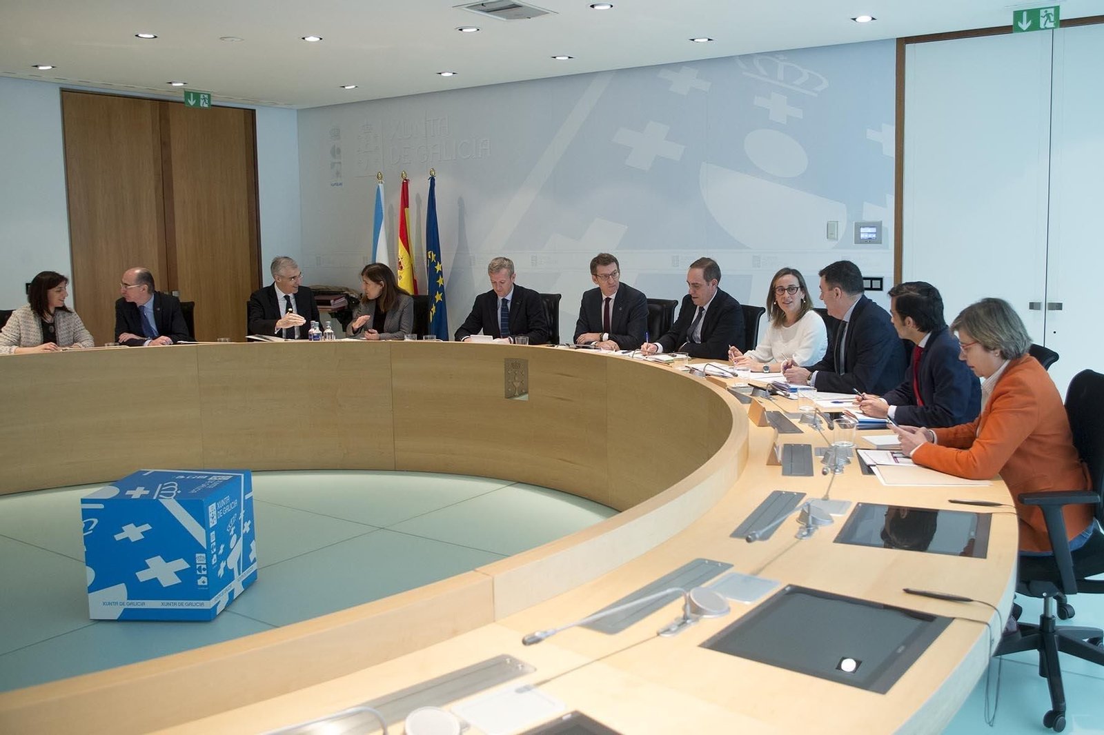 Los miembros del Ejecutivo gallego, durante el encuentro que mantuvieron en Santiago.