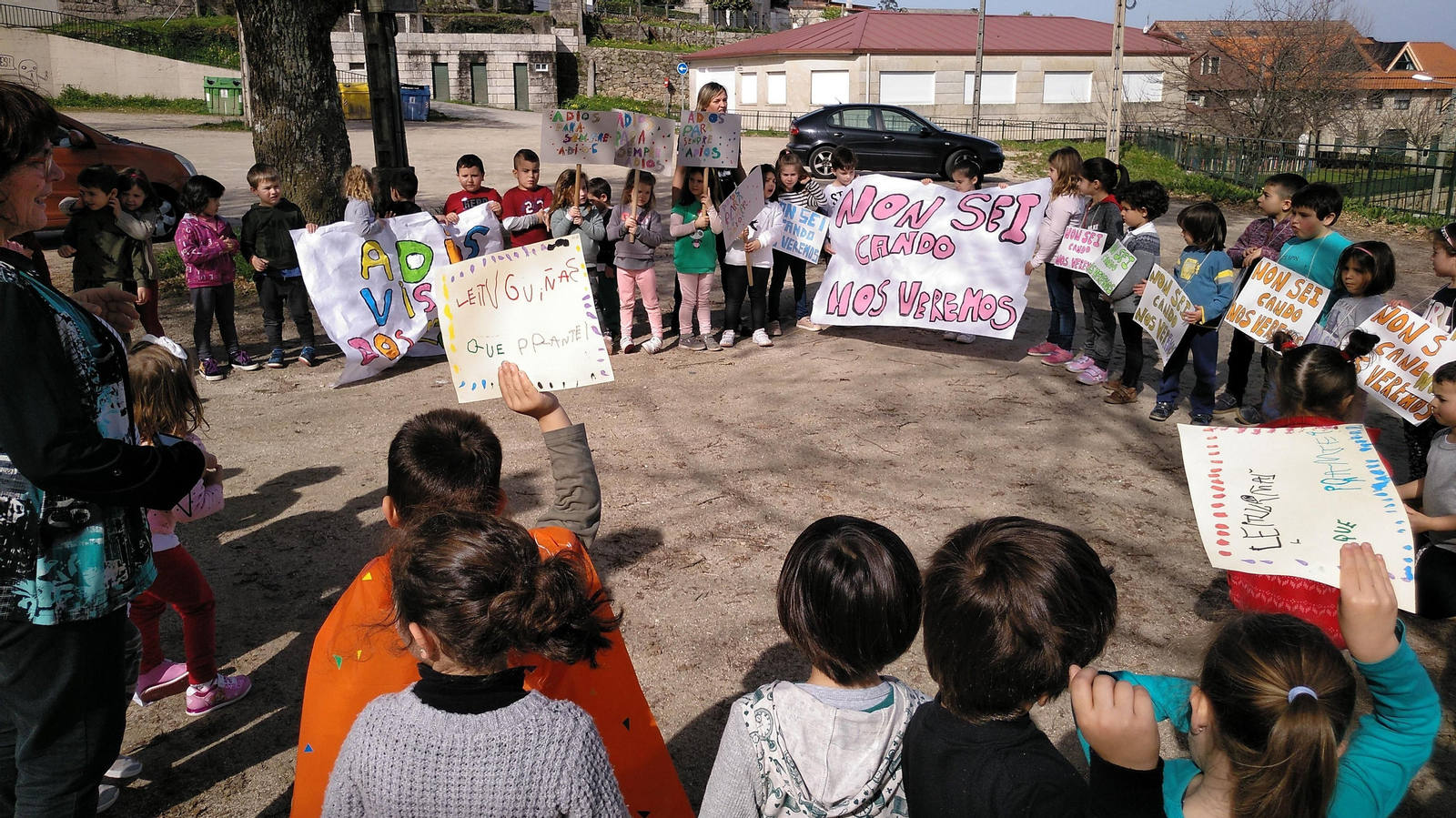 A escola teñe numerosas actividades.