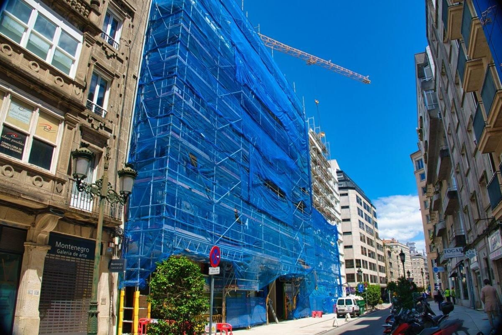 Las compraventas de vivienda en Vigo siguen a la baja y los precios al alza.