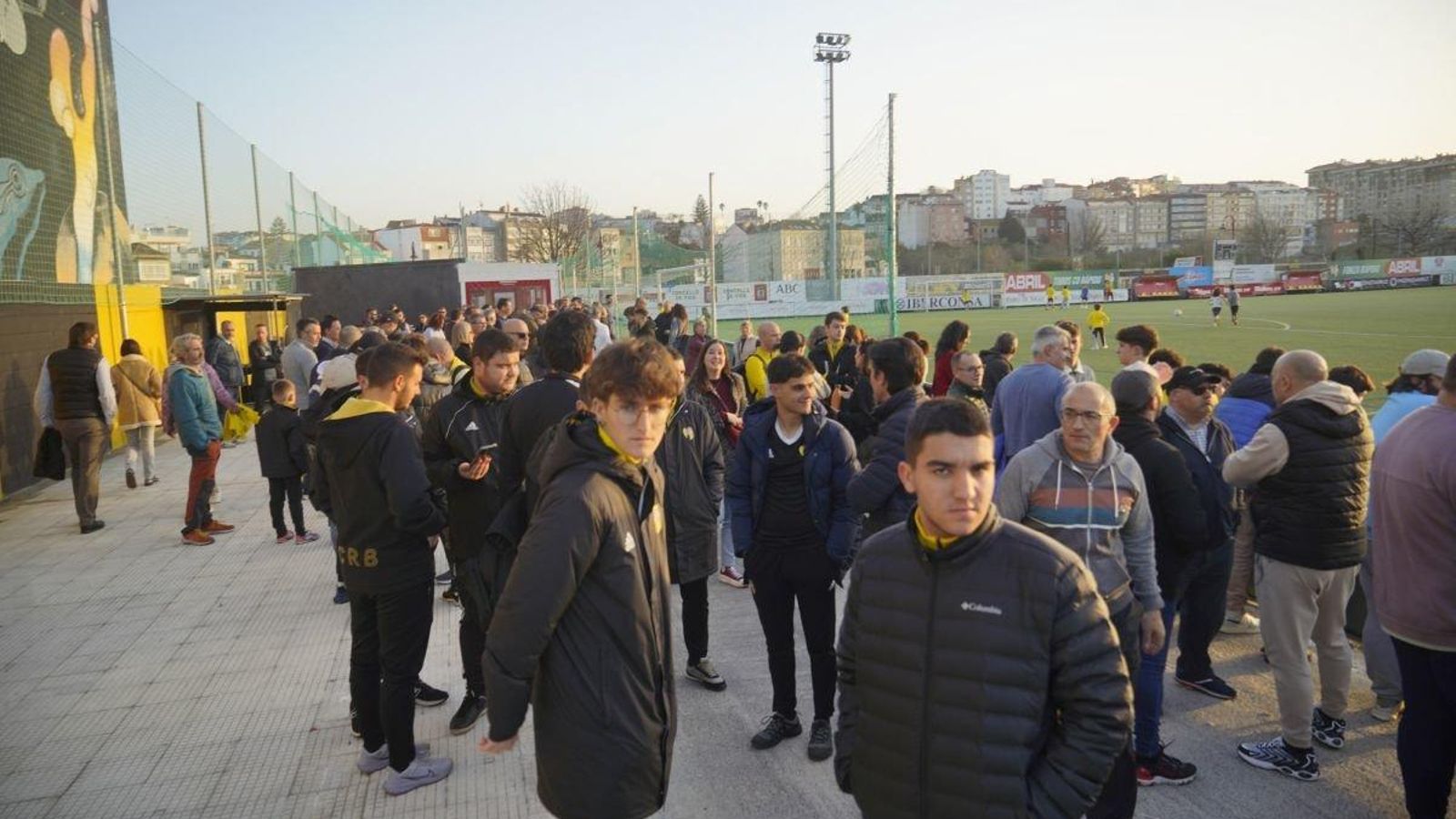 Al campo acudieron entrenadores, padres y jugadores de la base.