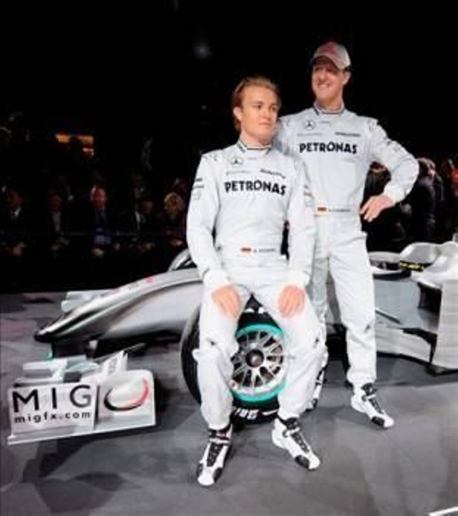 Michael Schumacher y su compañero de equipo, Nico Rosberg. (Foto: Bernd Weissbrod)