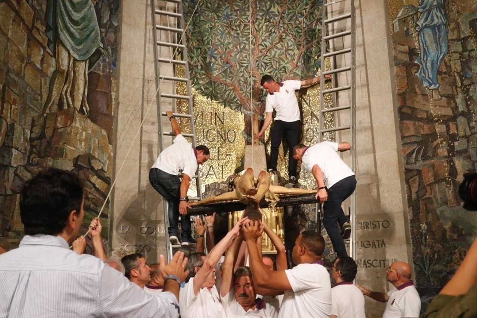 Descendimiento del Cristo de la Victoria _ JV Landín 052