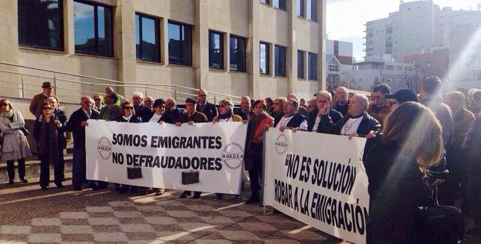 Movilización de la  Asociación Gaditana de Emigrantes Retornados.