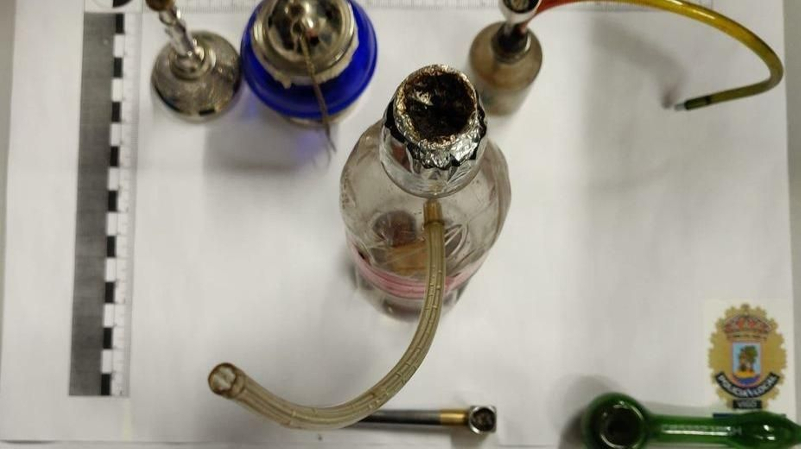 Parte del material descubierto en el interior del vehículo por los agentes de la Policía Local.